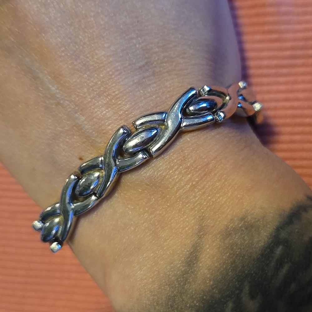 Silver toned bracelet - Picture 1 of 2